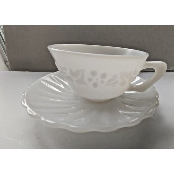Vintage Anchor Hocking Vitrock Flower Embossed Milk Glass Tea Cup & Saucer  1935 - Picture 9 of 9
